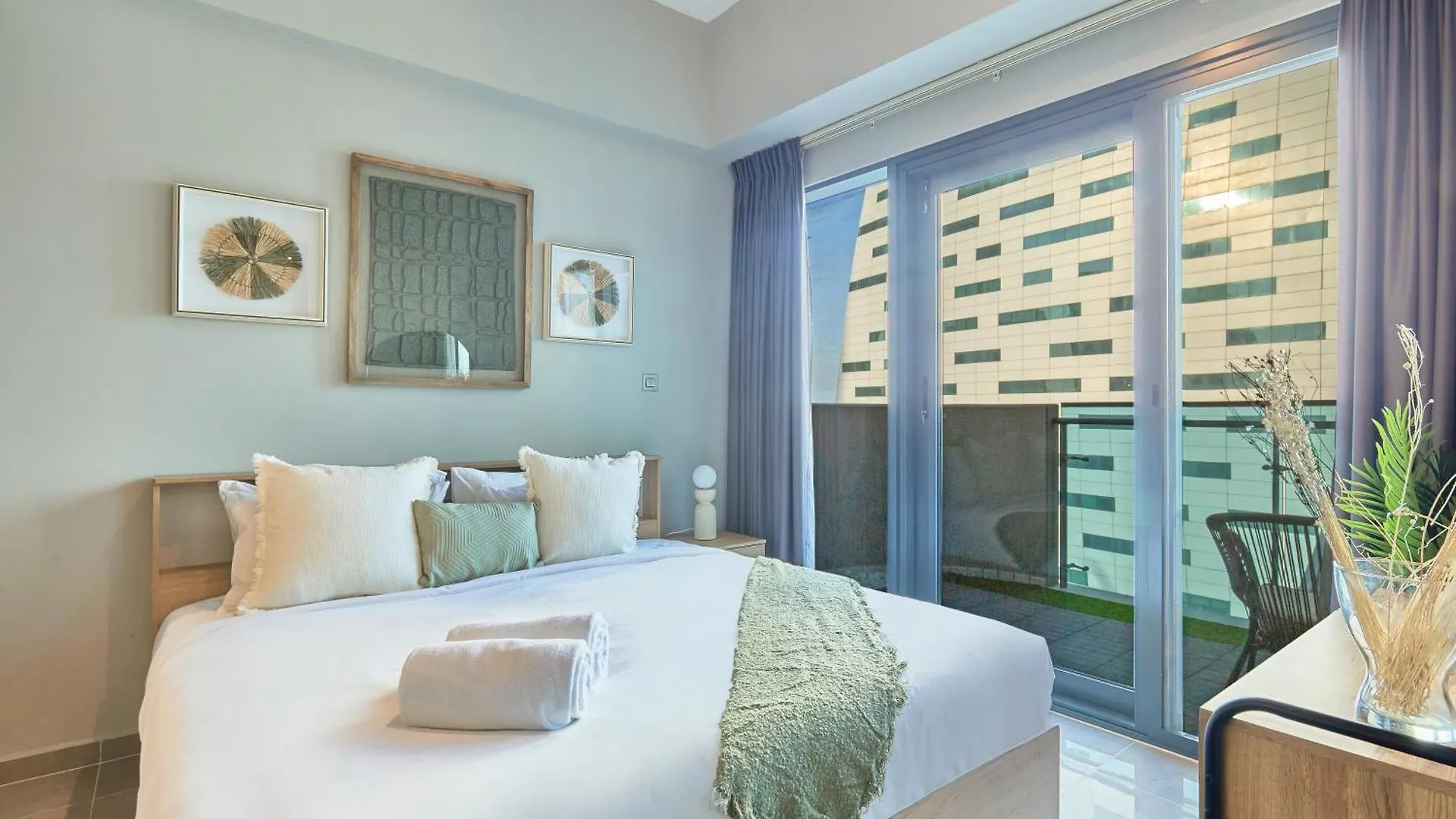 Bnbmehomes - Merano Tower Dubai Apartment