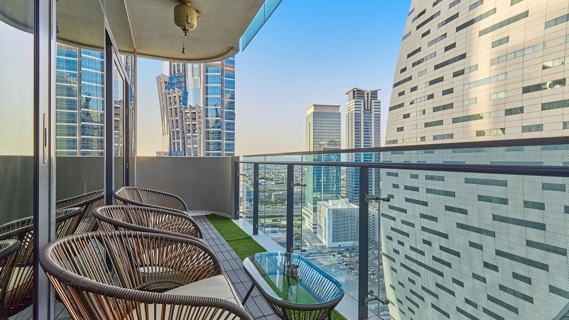 Bnbmehomes - Merano Tower Dubai Apartment